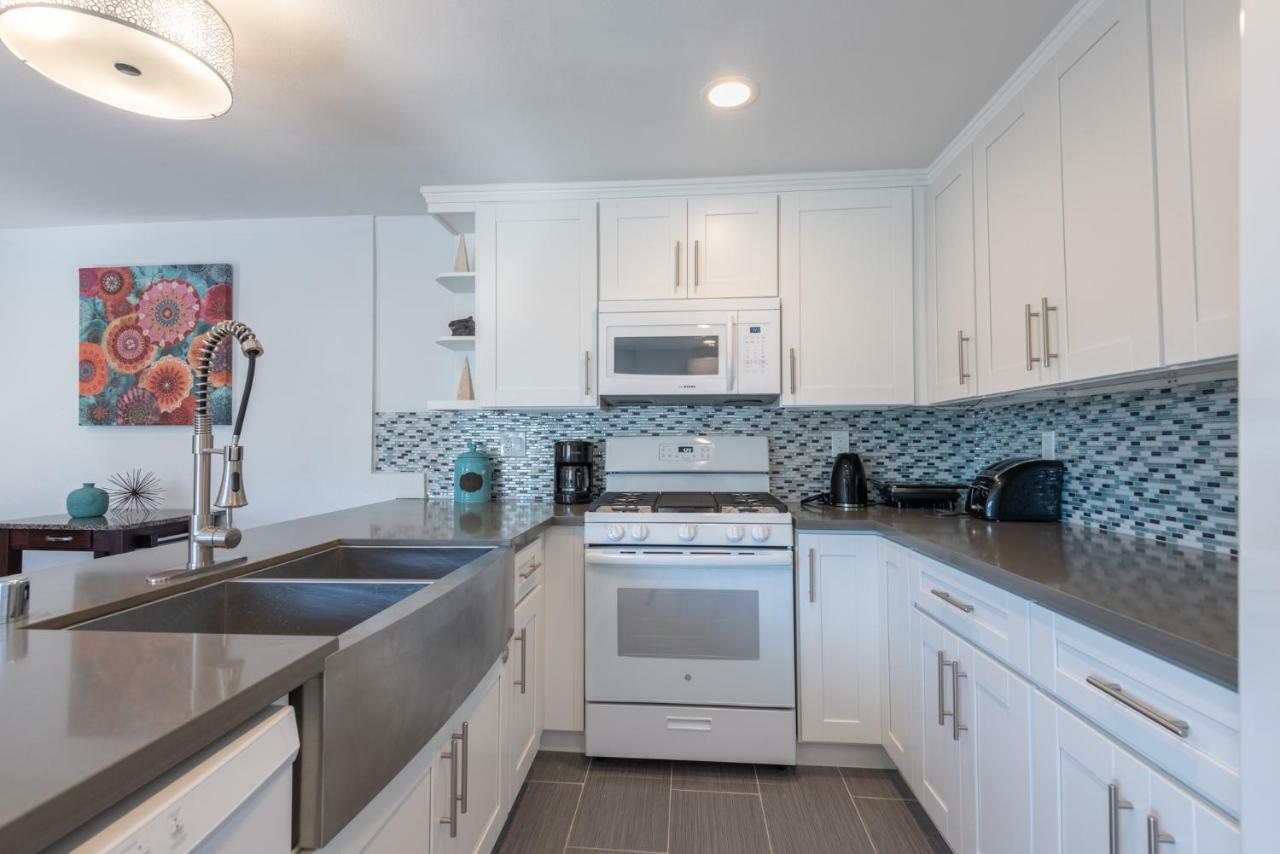 Casa vacanze Modern Nestled In The Hollywood Hills With Huge Deck And Wow Views! Los Angeles