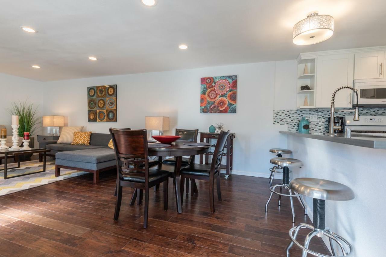 Modern Nestled In The Hollywood Hills With Huge Deck And Wow Views! Casa vacanze *