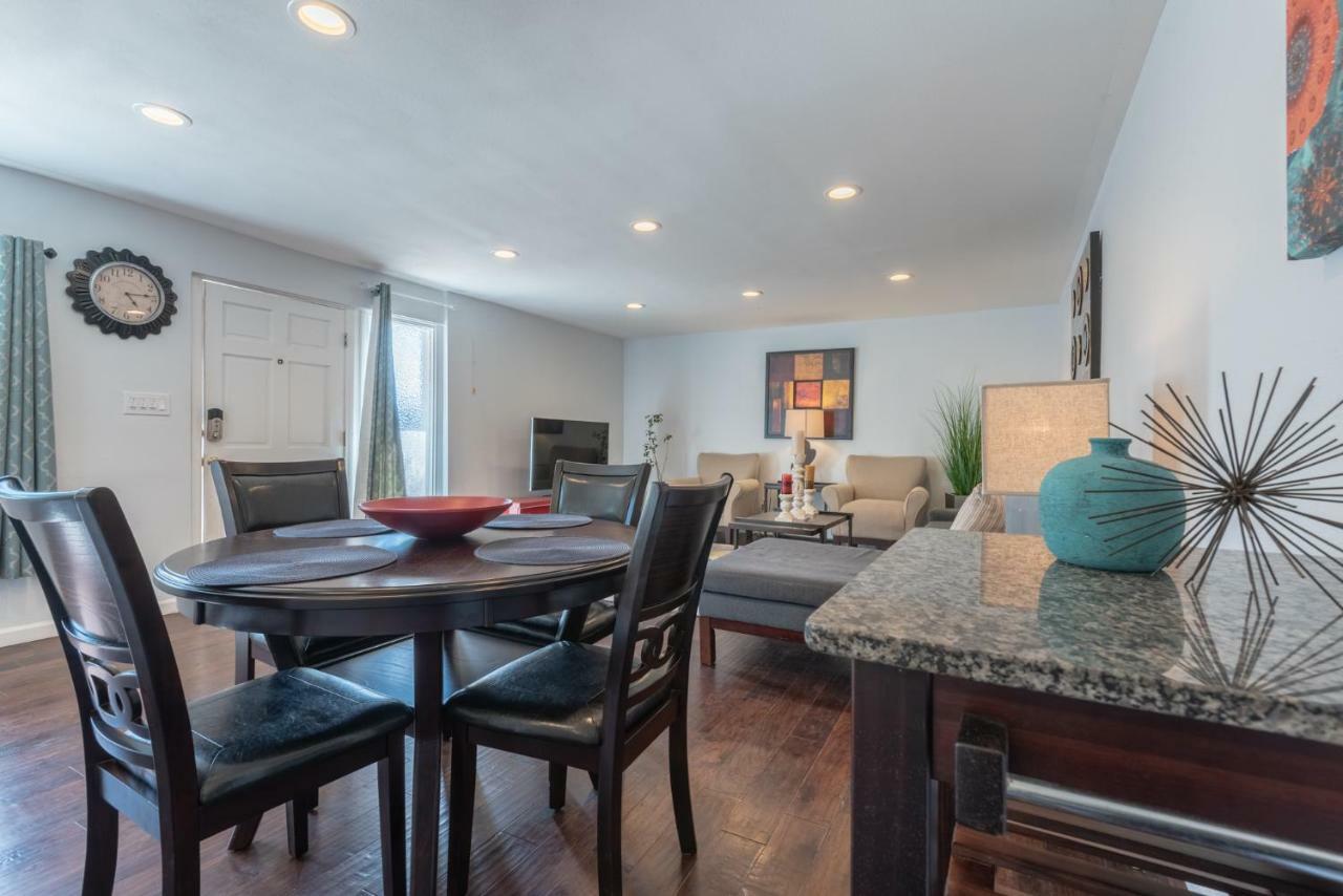 Modern Nestled In The Hollywood Hills With Huge Deck And Wow Views! Casa vacanze