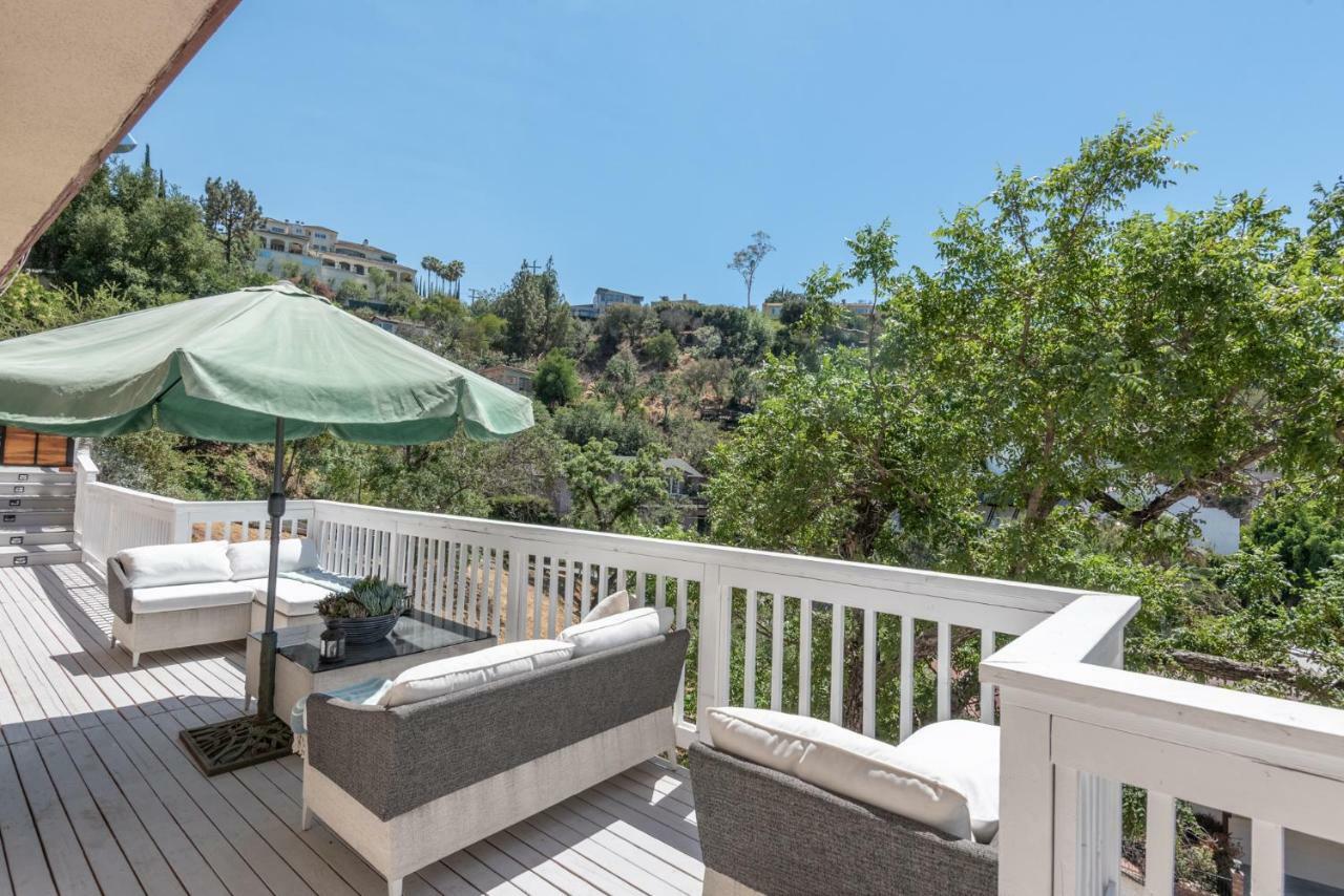 Casa vacanze Modern Nestled In The Hollywood Hills With Huge Deck And Wow Views!